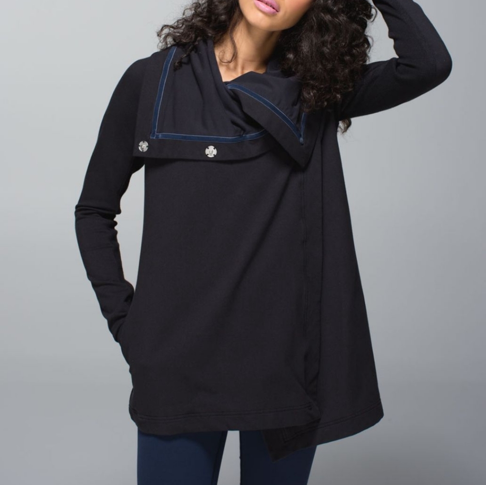 Lululemon  Black and Grey Savasana wrap ca…